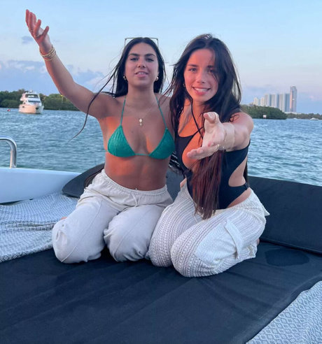 アジア人痴女OnlyFans 裸 ギャラリー