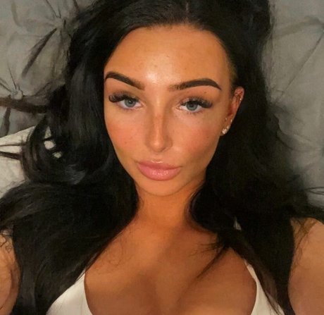 Chloe Panchal ホットモデル 写真