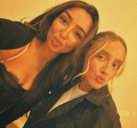 Chloe Panchal 素敵なスター ギャラリー