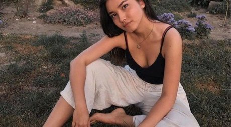 Maria Zhang top profile image