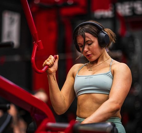 Mia Andrew セクシーモデル 画像