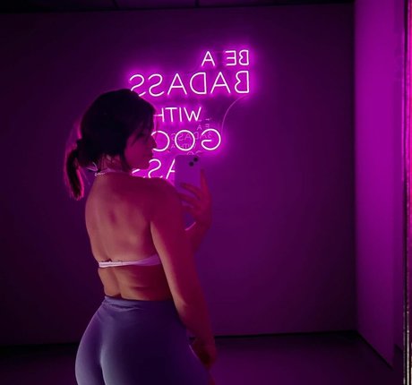 Mia Andrew 独占ポルノスター アーカイブ