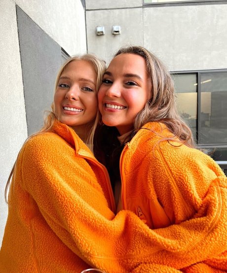 スリムな熟女OnlyFans アダルト ギャラリー