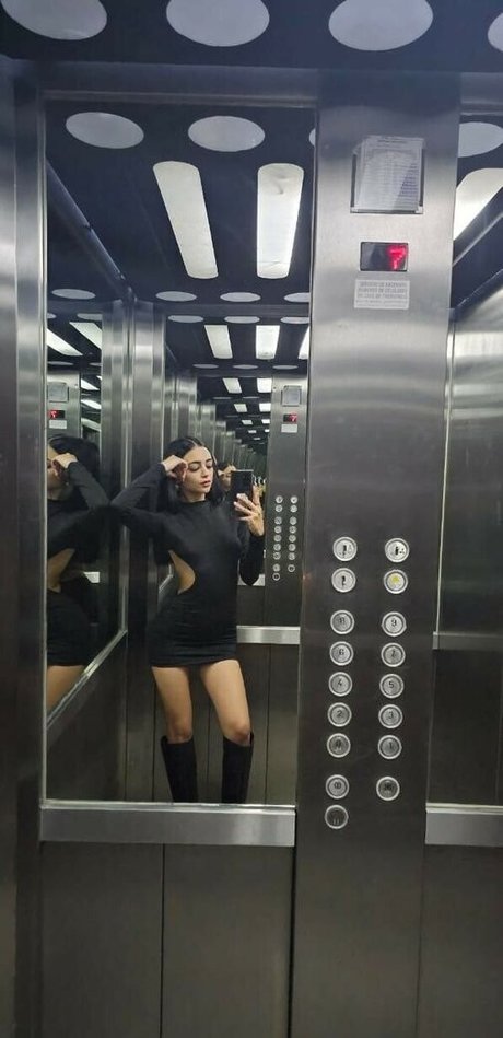 luccygrey 可愛い女優 画像