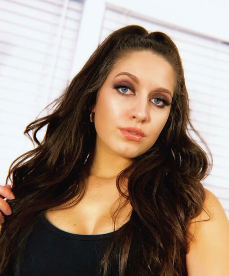 Amber Skyy 素敵なポルノスター 写真