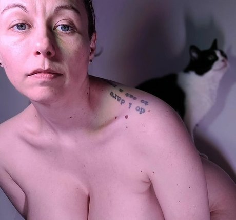 張りのあるおっぱいOnlyFans アートヌード 画像