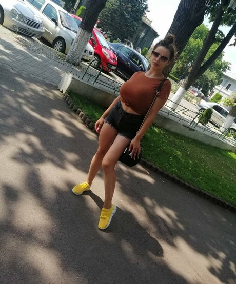 Denisa R Maria スター ヌード 写真