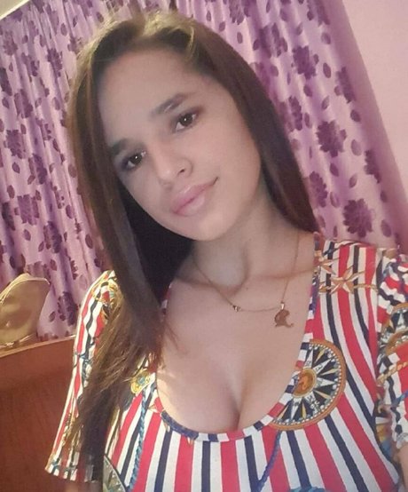 濃厚なラテン系熟女OnlyFans 美しいポルノ 写真