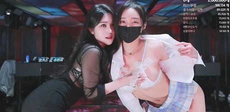 エボニートランスオンリーファンズ エロチック 写真