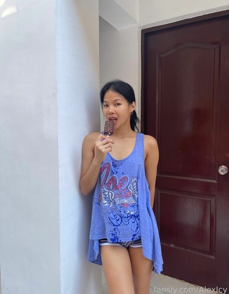 ブルネットの教師OnlyFans セクシーヌード ギャラリー