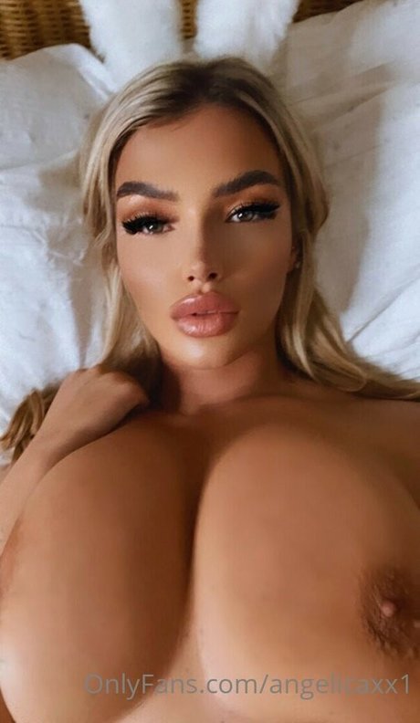 Angelica Sharpe xxxポルノスター 写真