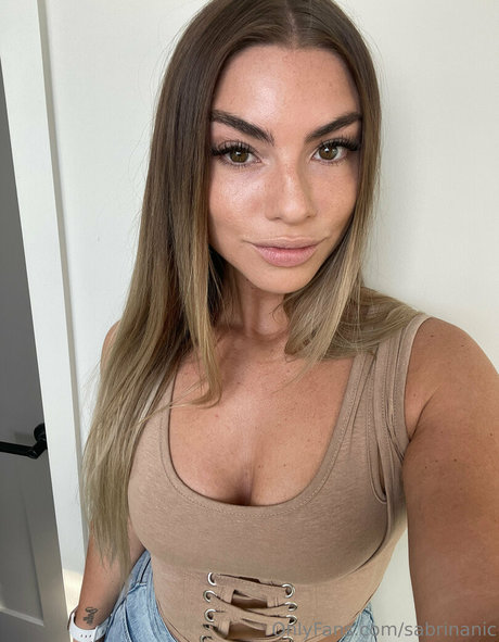 Sabrina Nic トップスター 写真