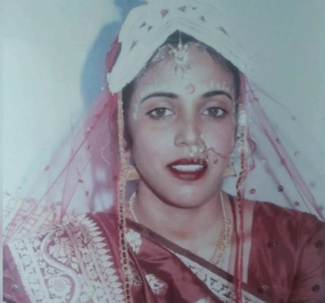 Nayoni Dutta ポルノモデル 写真