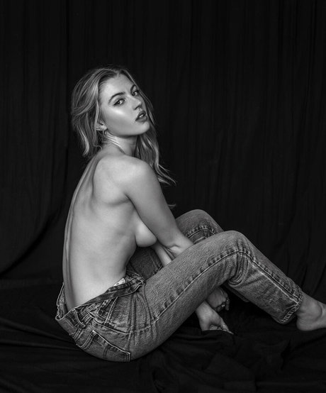 Annie Kate Knowles ポルノモデル 画像