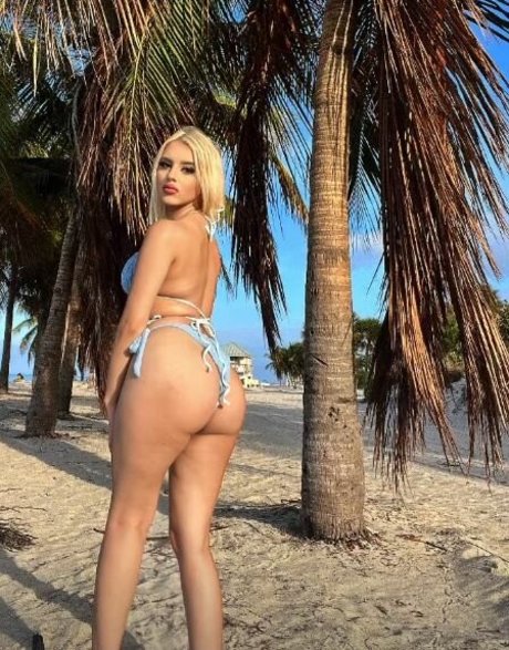 itsmoxieee ポルノスター アート ギャラリー