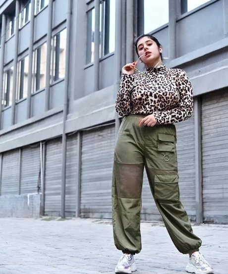 Apoorva Bhalla ポルノスター ギャラリー