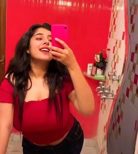 Apoorva Bhalla ヌードスター アーカイブ