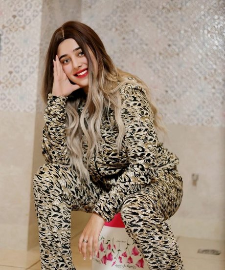 Apoorva Bhalla 美しいポルノスター 写真