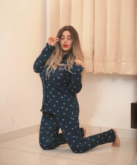 Apoorva Bhalla セクシーなスター 画像