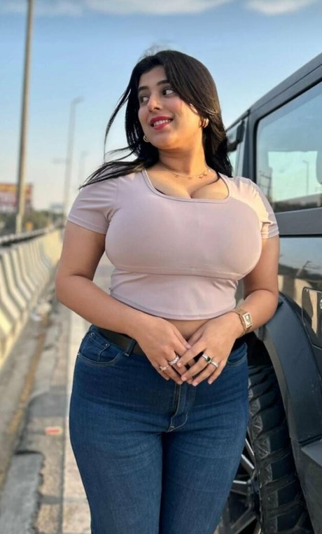 Apoorva Bhalla HD女優 アーカイブ