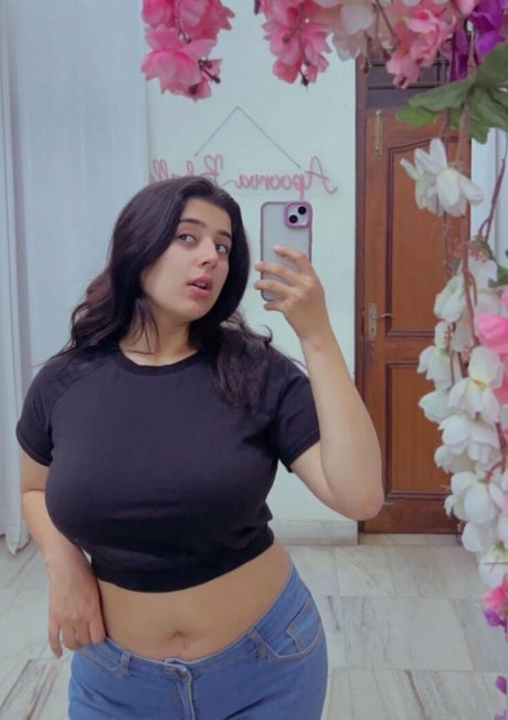 Apoorva Bhalla 無料モデル 写真