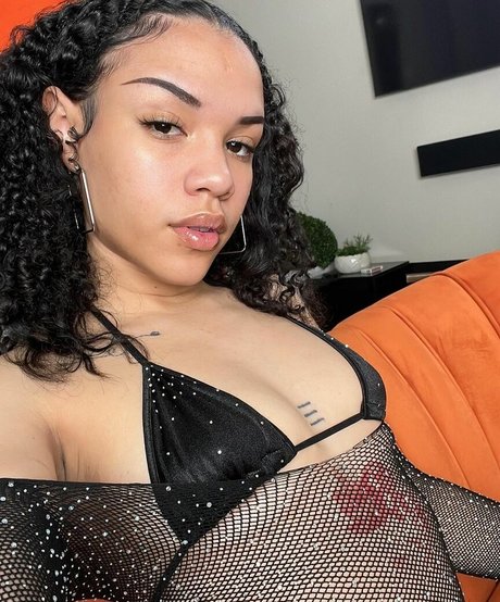 デカ尻ジーンズ OnlyFans ホットヌード 画像