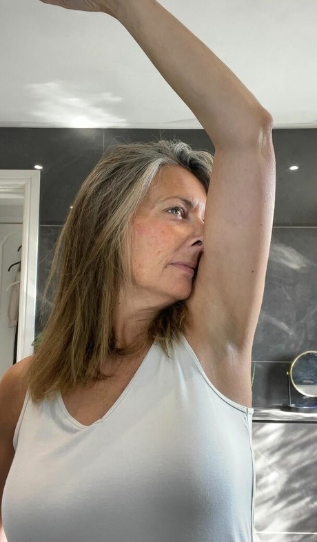 エボニーフィットネスOnlyFans ホット 写真