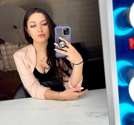 ブルネットの教師OnlyFans ヌード アーカイブ