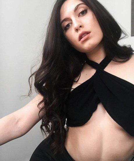 ベイビー ブルネット OnlyFans 無料ヌード 写真