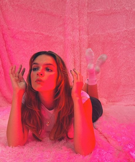 McKenzie Bell ポルノスター ヌード 写真