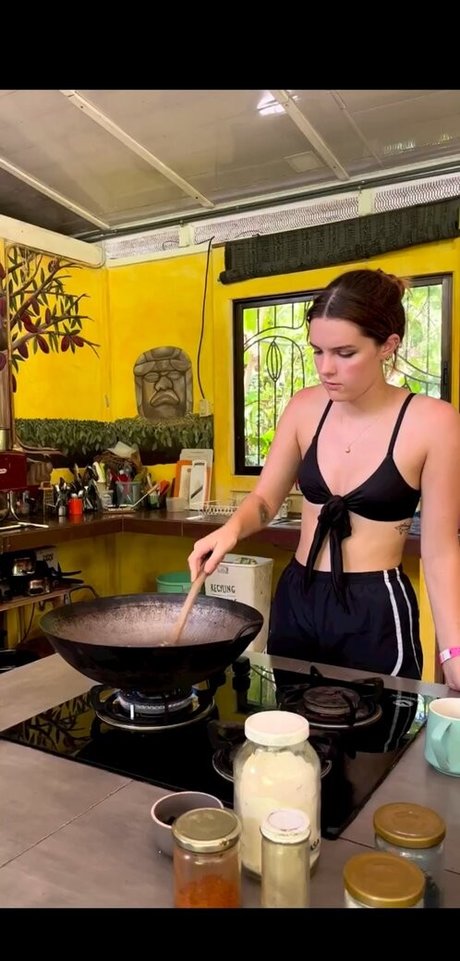 McKenzie Bell エロティックなモデル 写真