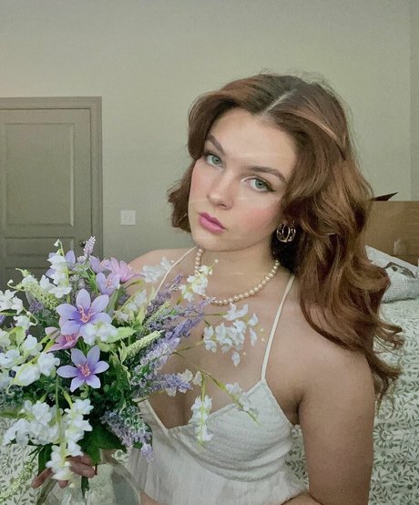 McKenzie Bell 最高のスター 写真