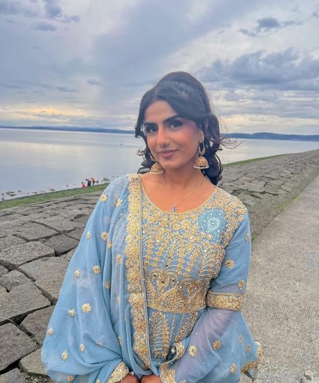 Tindy Kaur 最高のスター 写真