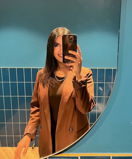 Tindy Kaur xxxモデル 写真