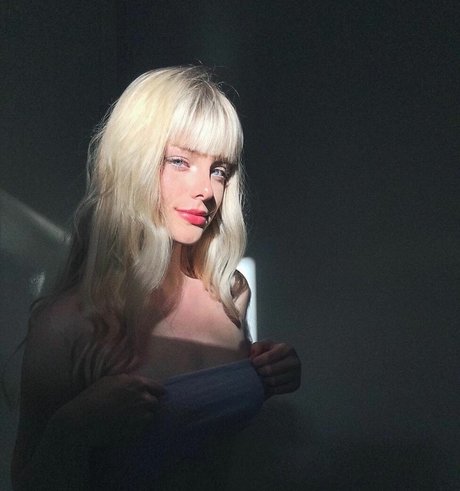 Maria Eduarda Kanarski エロティックモデル ギャラリー