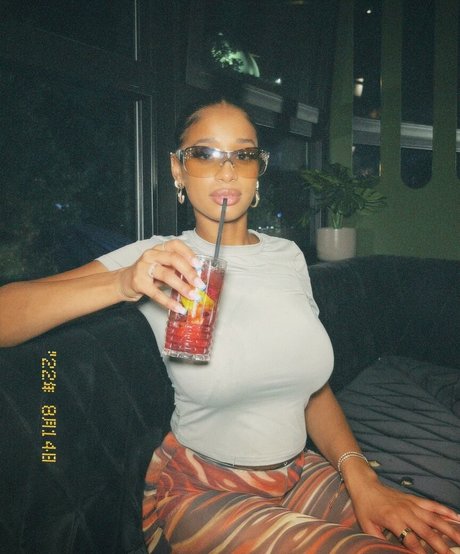 Capeverdian かわいいポルノスター 写真