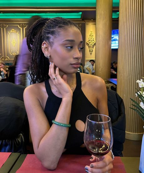 Capeverdian ヌードのポルノスター 写真