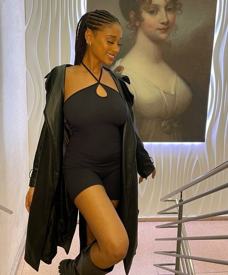 Capeverdian アダルトモデル 画像