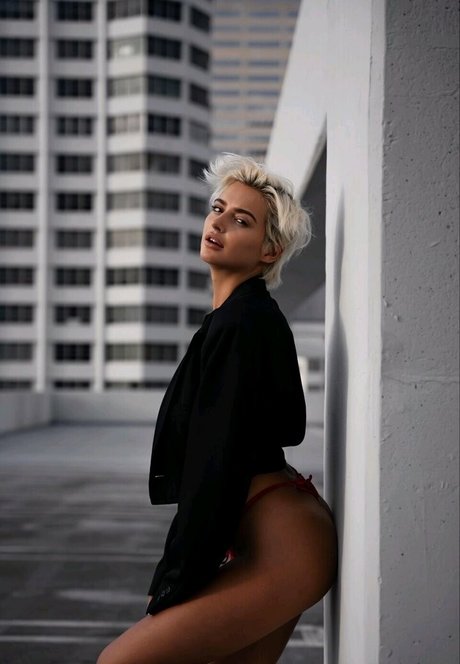 Allie Alina 無料モデル 写真