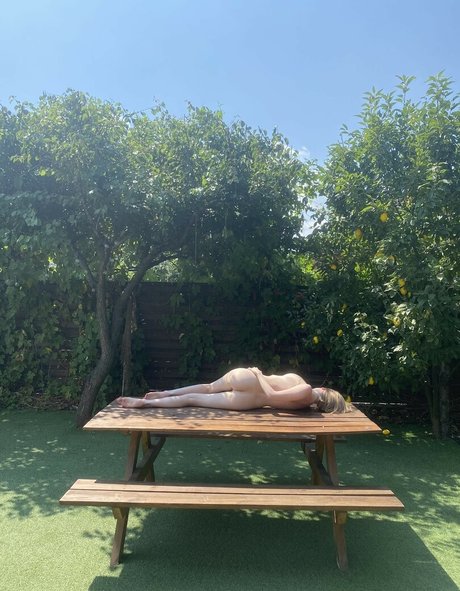 Zovimenyaannie エロティックモデル 写真