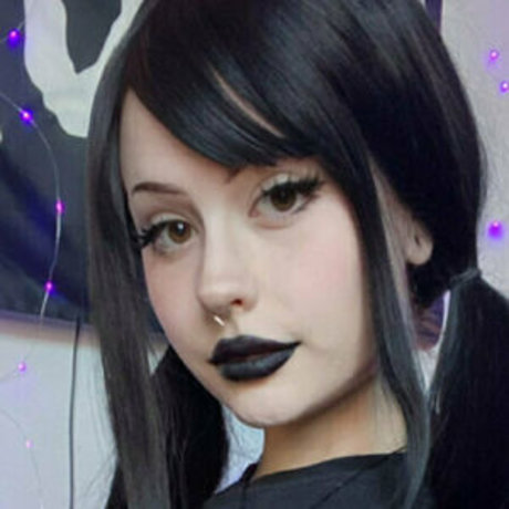 Lolaknivesxz 裸のスター 画像