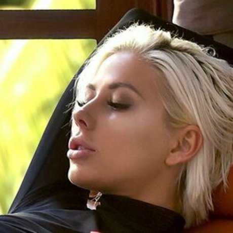 Bonny Gombert セクシーなスター 写真