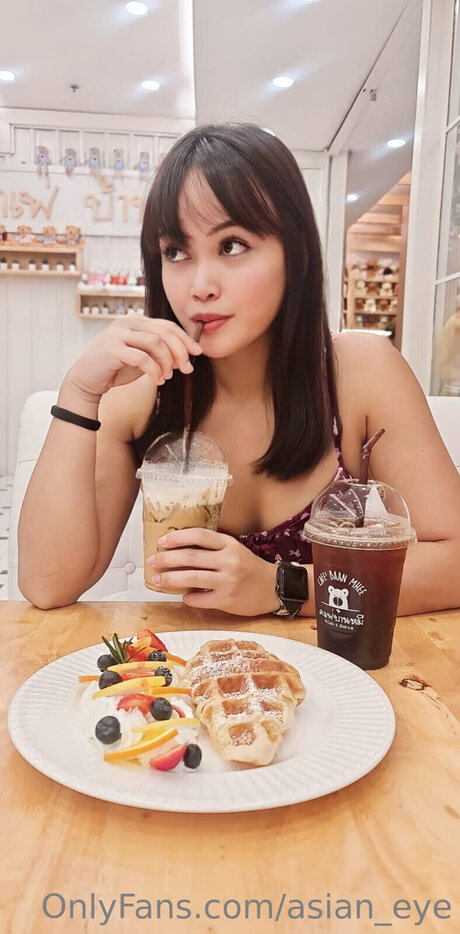 巨乳とお尻のOnlyFans 無料xxx 画像