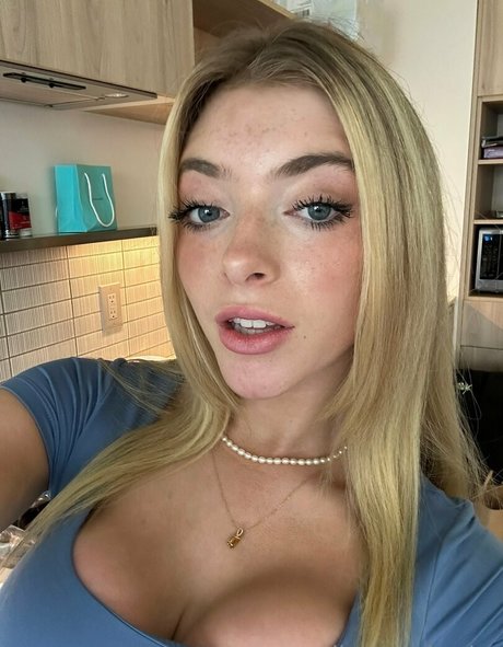 rileymaetwo ポルノスター 裸 画像