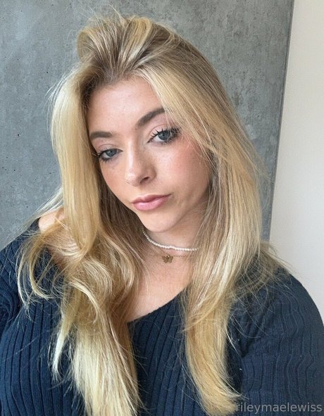 rileymaetwo ヌードモデル 画像