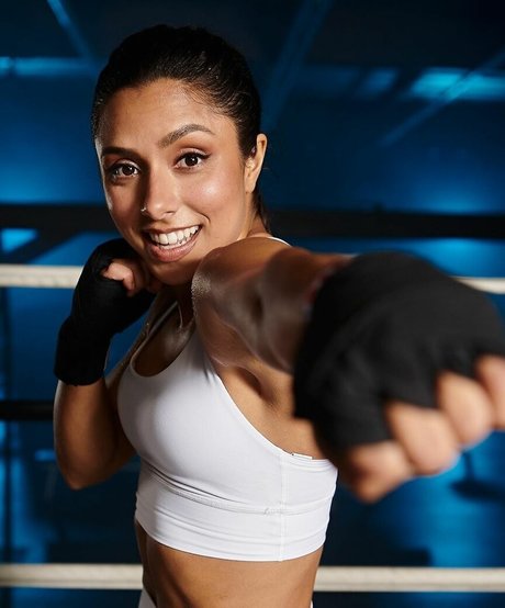 Michelle Khare ヌードモデル 画像