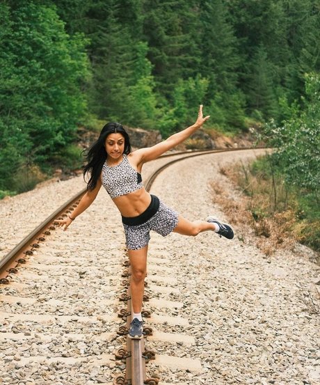 Michelle Khare 無料モデル ギャラリー