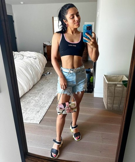 Michelle Khare 無料モデル ギャラリー