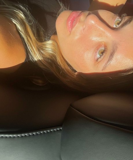 Morena Bradas かわいいスター 写真