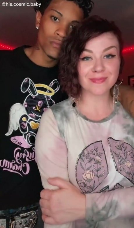 フィンドムオンリーファンズ セクシー 写真